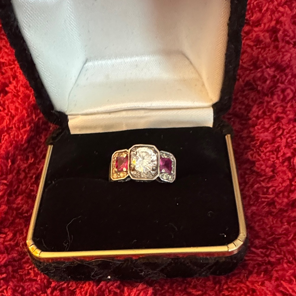 Elegant Silver and Pink Gemstone Ring. Sterling silver 925.